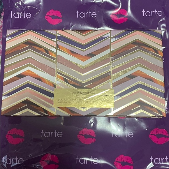 TARTE “CLAY PLAY MUST-HAVE” EYE AND CHEEK PALETTE - Picture 8 of 9